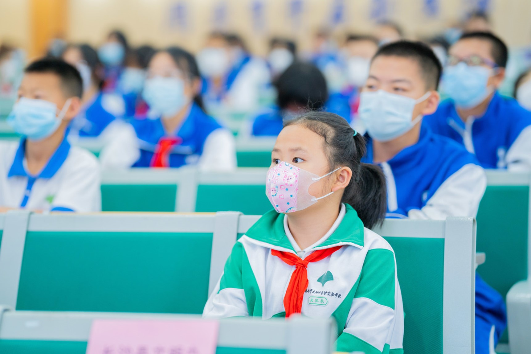 Xe tải khoa học kỹ thuật đến trường trung học cơ sở Sư phạm Đại học Phụ