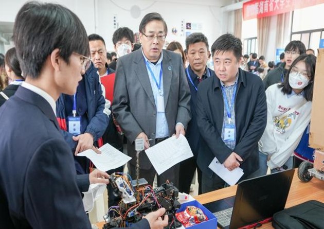 Hiện trường trao đổi cuộc thi định hướng thông minh...